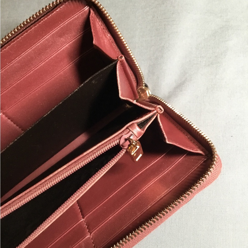 Gucci Red Quilted Wallet with Gold Hardware - Picture 8 of 9